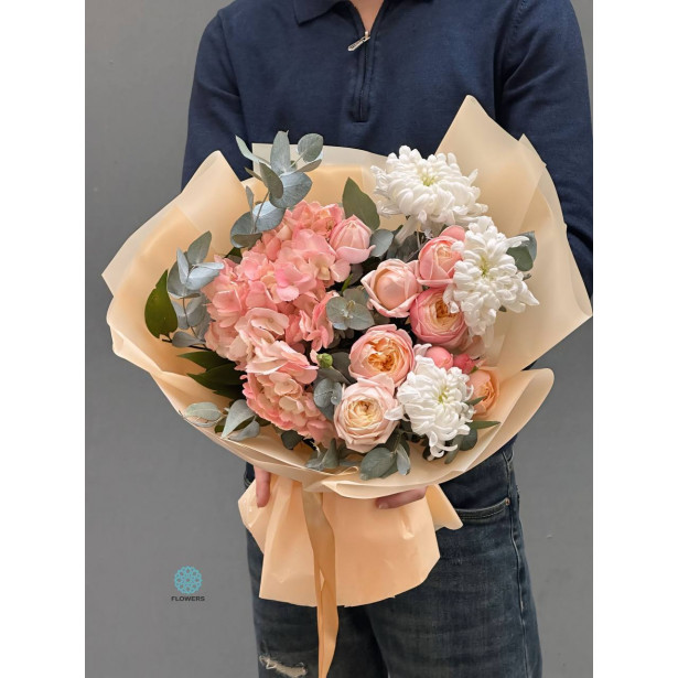 Mix Flowers in Creamy Bouquet