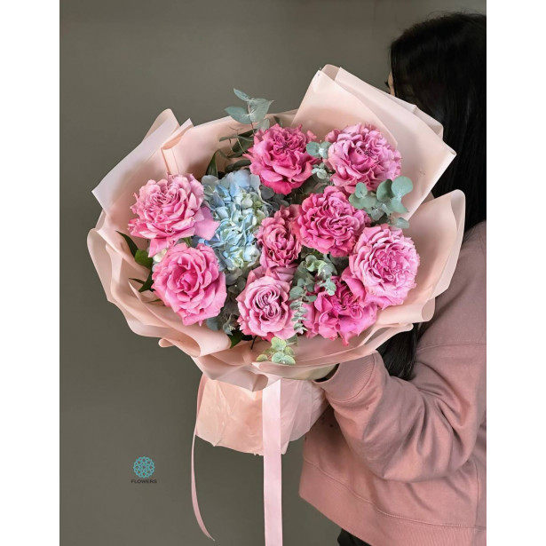 Mixed Color Rose Bouquet with Hydrangea