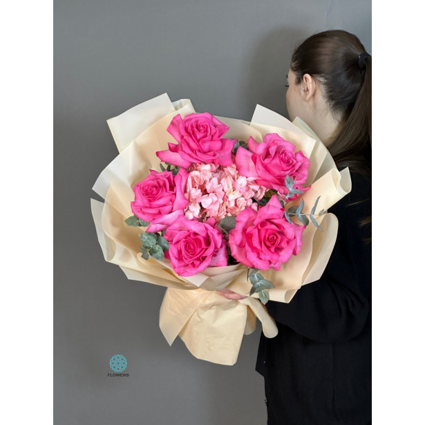 Small Mixed Rose Bouquet with Hydrangeas